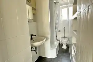 Geschmackvolle, sanierte 2-Zimmer-Wohnung mit Balkon in Nürnberg – Melanchthonplatz 19, 90443 Nürnberg – Vorschaubild 4