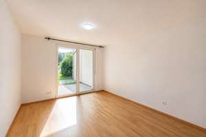 Zum Verkauf: möblierte 2 Zimmer-Wohnung mit großzügigem Garten und TG-Stellplatz – 79115 Haslach-Gartenstadt, Freiburg im Breisgau – Vorschaubild 3