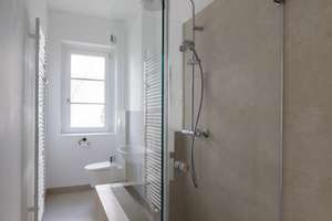 Eine 3,5 bzw 4 Zimmer Wohnung in gepflegter Altbau, saniert 2022, Schlafzimmern zum ruhigen Innenhof – Reichstrasse 30, 14055 Westend, Berlin – Vorschaubild 12