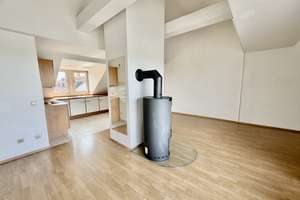 Über den Dächern von Nürnberg: 2-Zimmer-Dachgeschosswohnung mit Kamin, Dachloggia & Weitblick – Die vollständige Adresse der Immobilie erhältst du vom Anbieter., 90441 Hohe Marter, Nürnberg – Vorschaubild 5