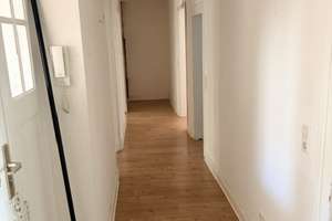 schöne helle Altbauwohnung