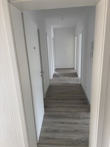 4-Zimmer-Erdgeschosswohnung mit großer Terrasse, Garten & Garage