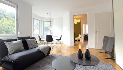 Ruhig am Waldrand und schnell in der City: Modern möbliertes 1,5-Zimmer-Apartment in Top-Lage