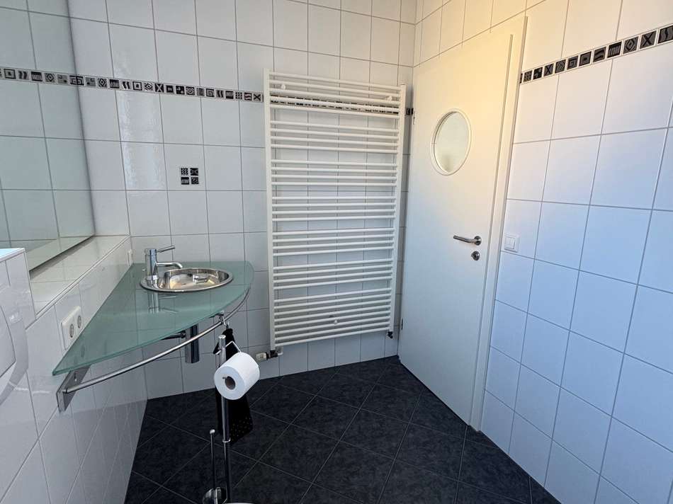 Ebene 3, Bad, Bild 2