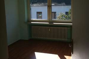 Alltagstaugliche 4-Zimmer-Wohnung in Krefeld – Die vollständige Adresse der Immobilie erhältst du vom Anbieter., 47803 Inrath/Kliedbruch, Krefeld – Vorschaubild 4