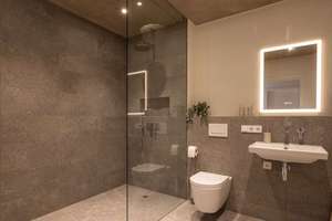 3-Zimmer-Neubauwohnung mit ca. 78 m², hochwertiger Ausstattung, Einbauküche & Ostbalkon in Rosenheim – Die vollständige Adresse der Immobilie erhältst du vom Anbieter., 83024 Nord, Rosenheim – Vorschaubild 12