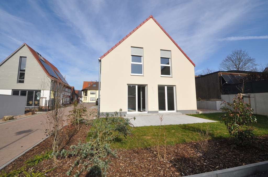 Immobilie in Eschau - Freistehendes Einfamilienhaus!
Der Frühling zeigt, wie schön Veränderung sein kann! - Bild 3