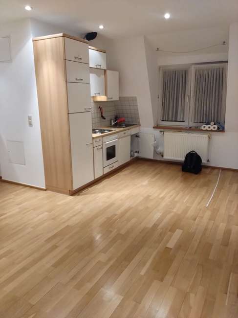 Immobilie in Frankfurt am Main - F-Hausen: Helle, sanierte  Single-Wohnung mit Gartennutzung, Einbauküche nahe U-Bahnstation - Bild 1