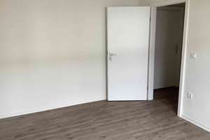 Endlich Zuhause: sanierte 2-Zimmer Wohnung mit Durchgangszimmer – Kieler Str. 13, 24143 Gaarden-Ost, Kiel – Vorschaubild 2