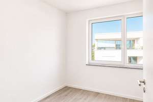 FN - Windhag
3- Zimmer- Penthouse mit atemberaubender Sicht auf den Bodensee und die Berge! – Die vollständige Adresse der Immobilie erhältst du vom Anbieter., 88045 Friedrichshafen – Vorschaubild 4