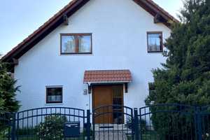 Attraktives und modernisiertes Einfamilienhaus mit sonnigem Garten zur Alleinnutzung 