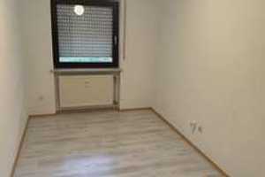 Stilvolle 3-Zimmer-Erdgeschosswohnung mit Balkon und EBK in München Perlach – Therese-Giehse-Allee 89, 81739 München – Vorschaubild 4