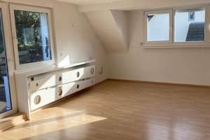 Gemütliche 3-Zimmer-Dachgeschosswohnung mit Sonnenterrasse in ruhiger Lage von Köln-Dellbrück! – Kräuterweg 12, 51069 Dellbrück, Köln – Vorschaubild 3