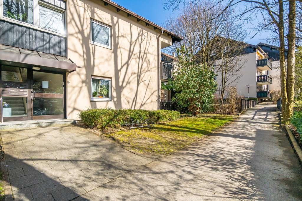 Immobilie in Ismaning - Charmante 2-Zimmer-Dachgeschosswohnung mit Westbalkon in Ismaning – ruhig gelegen - Bild 0