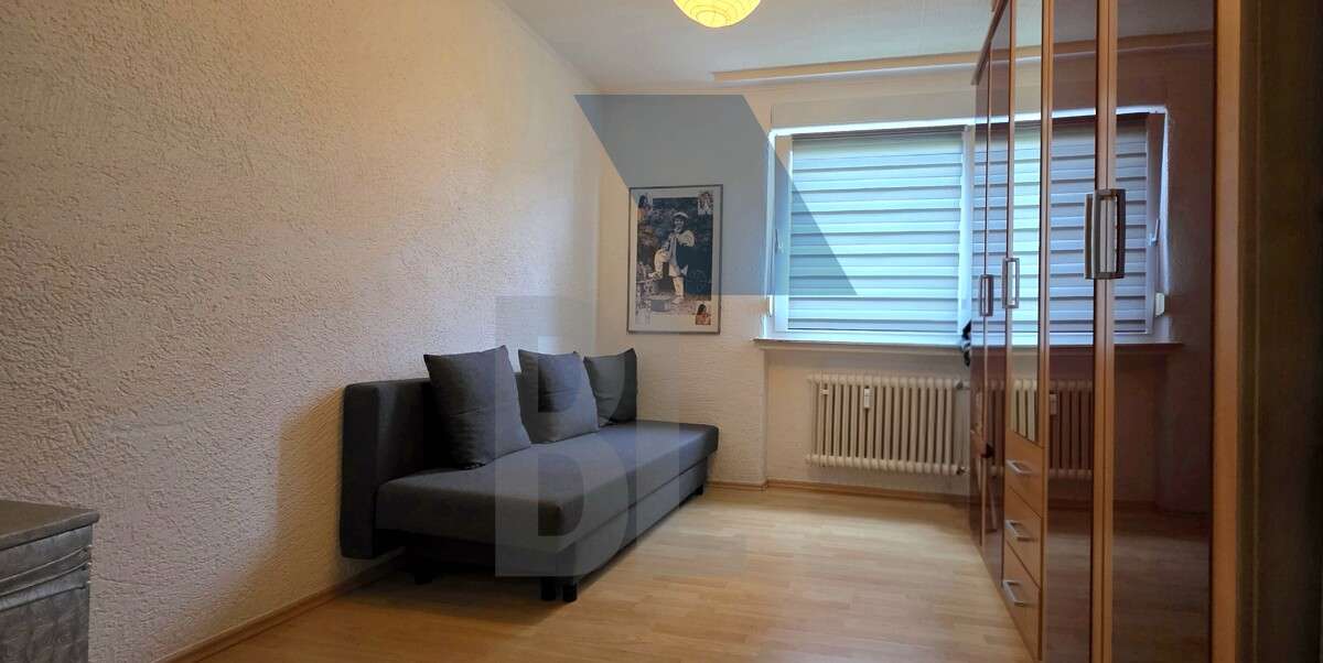 Immobilie in Kieselbronn - Helles Zuhause mit Balkon – großzügige 4-Zimmer-Wohnung in gepflegtem Wohnumfeld - Bild 1