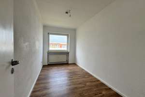 HENSTEDT-RHEN: TOP WOHNUNG MIT BALKON UND CARPORT – Die vollständige Adresse der Immobilie erhältst du vom Anbieter., 24558 Henstedt-Ulzburg – Vorschaubild 7