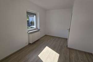 Sanierte 4-Zimmer-Doppelhaushälfte mit Wärmepumpe – Frankfurt-Nieder-Eschbach – 60437 Nieder-Eschbach, Frankfurt am Main – Vorschaubild 6