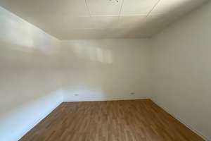 Großzügig geschnittene, voll renovierte 3-Zimmer-Wohnung mit modernem Dusch-Wannen-Bad – Dieckerstraße 6, 46047 Schlad, Oberhausen – Vorschaubild 7