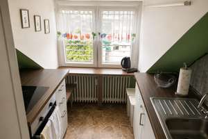     Charmante 2-Zimmer-Dachgeschosswohnung mit Holzbalken  – Kampstraße 38, 40591 Wersten, Düsseldorf – Vorschaubild 3