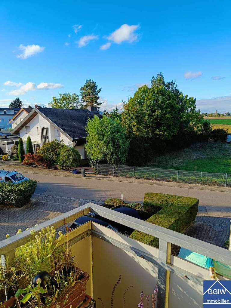 Immobilie in Oftersheim - Schön geschnittene Wohnung mit Balkon in Oftersheim bei Heidelberg inkl. Stellplatz und Kellerabteil - Bild 2