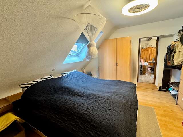 Immobilie in Schaafheim - Sehr gepflegtes Zweifamilienhaus auf einem großzügigen Grundstück direkt in Schaafheim! - Bild 1