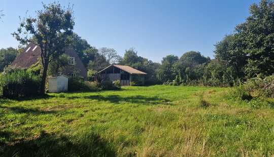 Bild von Wohnen mit Pferden 2 kleine Häuser (DHH) + Stall auf 5.300 m² Grdst. in schöner Lage, Küstennähe!