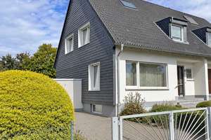 *Refrath* - gut aufgeteiltes Einfamilienhaus, mit Terrasse, Garten und Garage in ruhiger Wohnlage