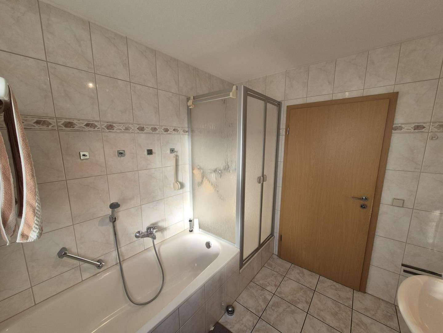 Immobilie in Hildburghausen - Ruhige 3-Raumwohnung in HBN Waldstadt mit großem Balkon und Traumblick - provisionsfrei - Bild 2