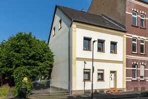 Zweifamilienhaus mit Charme und Potenzial in Leverkusen-Manfort – Leverkusen – Vorschaubild 1