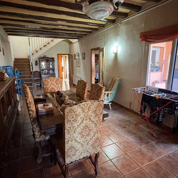 HAUS MIT GARTEN UND GARAGE IM ZENTRUM IDEAL FÜR GROSSE FAMILIEN