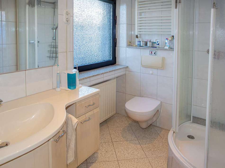 Helles Badezimmer
