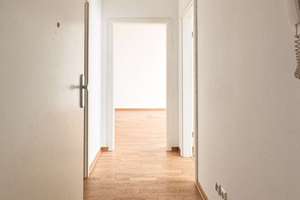 Bezugsfrei in Friedrichshain: ruhige 3-Zimmer-Wohnung mit Balkon und Aufzug nahe Volkspark – Straßmannstraße 6, 10249 Friedrichshain, Berlin – Vorschaubild 11