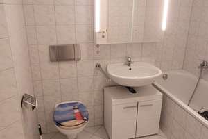 Geschmackvolle 2-Raum-Wohnung mit Balkon und EBK in München – Die vollständige Adresse der Immobilie erhältst du vom Anbieter., 80807 Milbertshofen, München – Vorschaubild 4