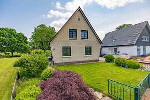 Gepflegtes Einfamilienhaus mit Garage in attraktiver Lage von Wilster bei Itzehoe – Die vollständige Adresse der Immobilie erhältst du vom Anbieter., 25554 Wilster – Vorschaubild 2