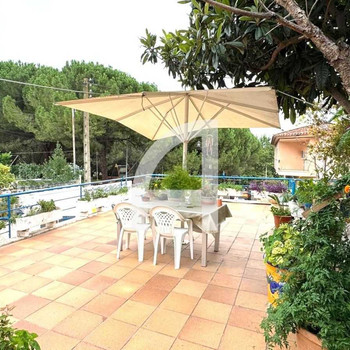 FREISTEHENDES CHALET ZU VERKAUFEN IN SANT JULIÀ DE RAMIS GIRONA
