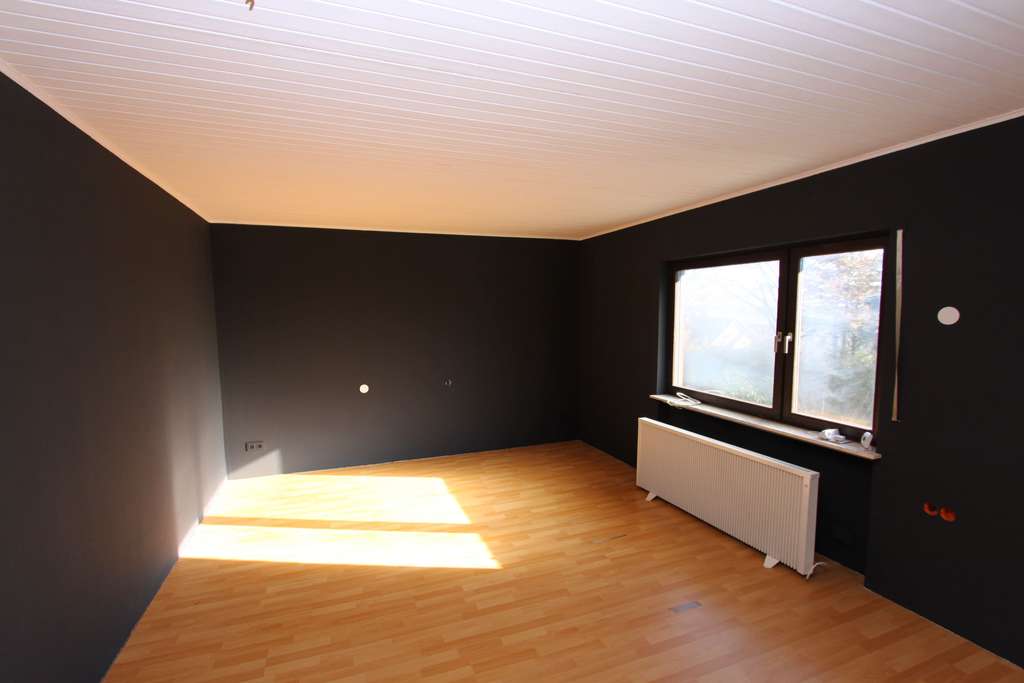 Immobilie in Wölfersheim - Wölfersheim: Großzügiges Zweifamilienhaus mit Pool, Gartenhaus & Ausbaupotenzial in Ortsrandlage - Bild 1