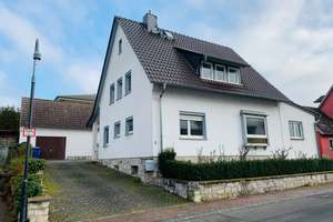 Wohnen mit Charakter: Großzügiges Einfamilienhaus in Langgöns – Die vollständige Adresse der Immobilie erhältst du vom Anbieter., 35428 Langgöns – Vorschaubild 2
