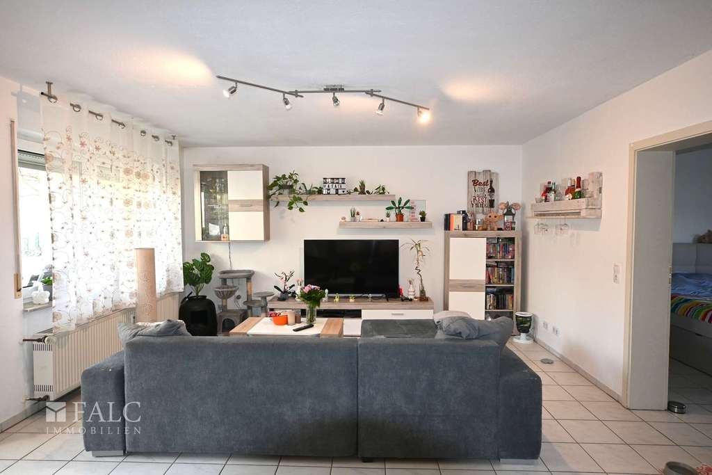 Immobilie in Obernburg am Main - Kleine Wohnung mit Mieteinnahme ! - Bild 2