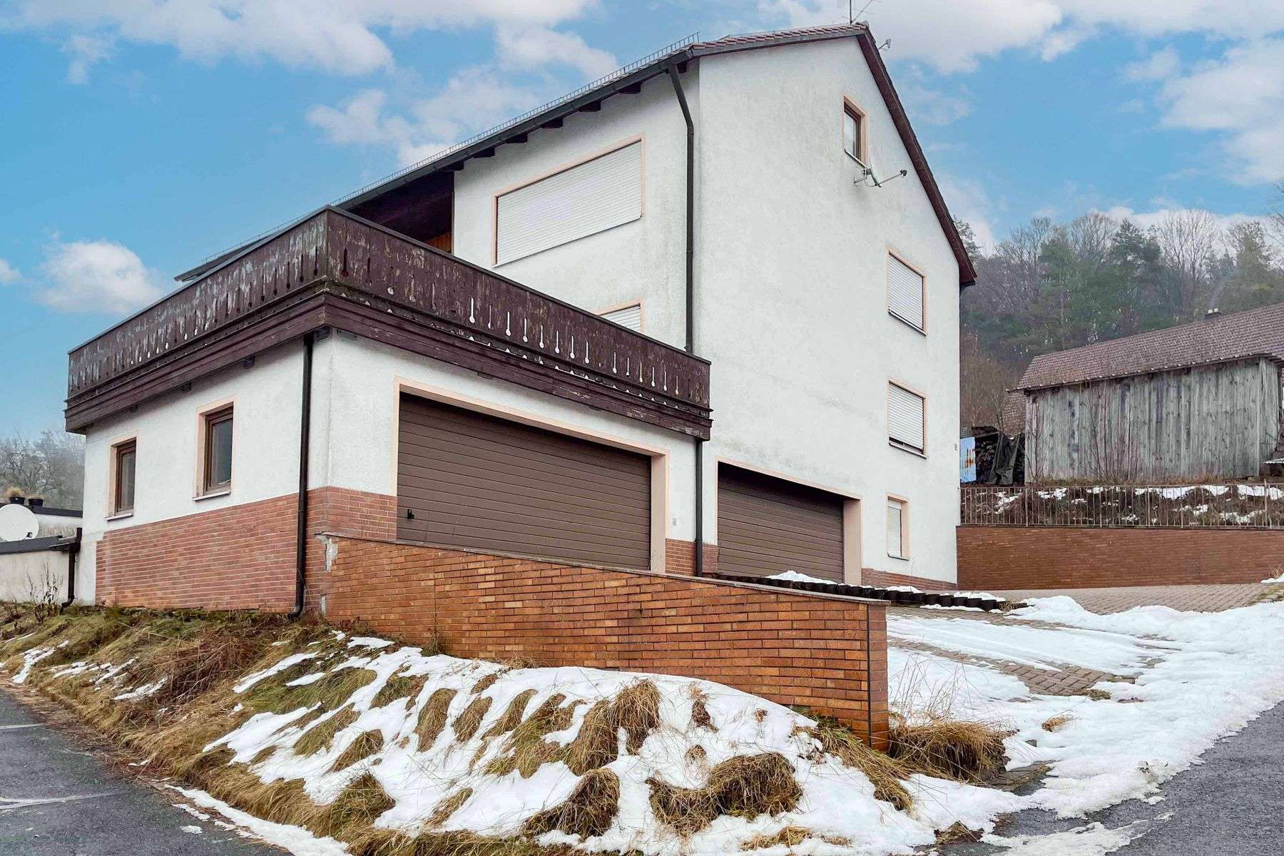 Platz für Generationen: Großzügiges Zweifamilienhaus mit Dachterrasse, Balkon & Ausbaureserve, Amberg Sulzbach Kreis – Bild 1