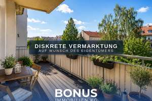 3-Zimmer-Altbauwohnung mit großem Balkon, hohen Decken und separater Küche