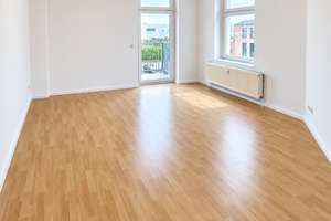 *Ideal für Familie, Pärchen oder WG* 3-Raumwohnung mit Balkon + Einbauküche + Tageslichtbad!!