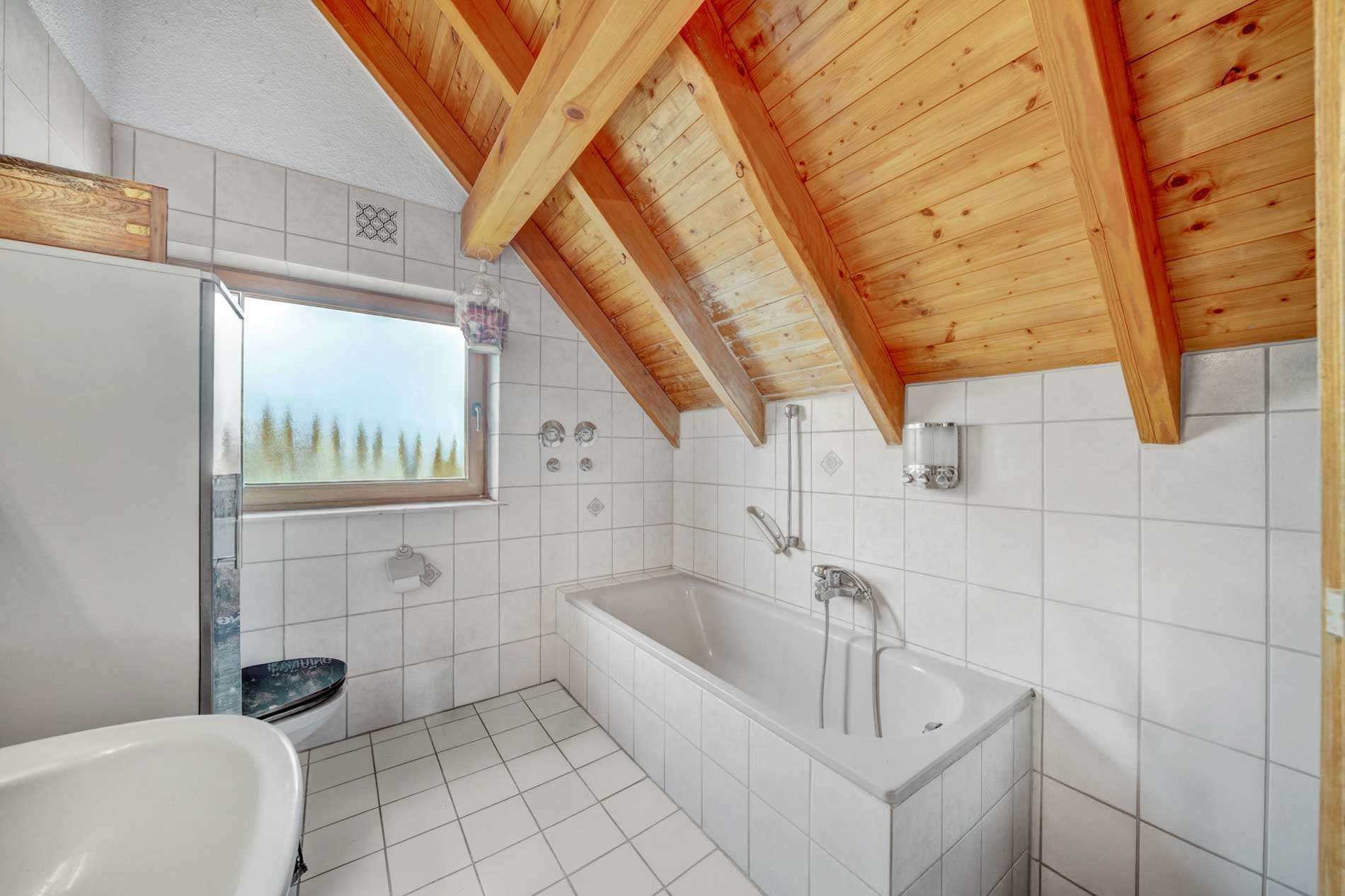 Immobilie in Salem - Attraktives 3-Familienhaus (Mehrgenerationenhaus) mit großer Hauptwohnung in ruhiger Lage von Beuren - Bild 9