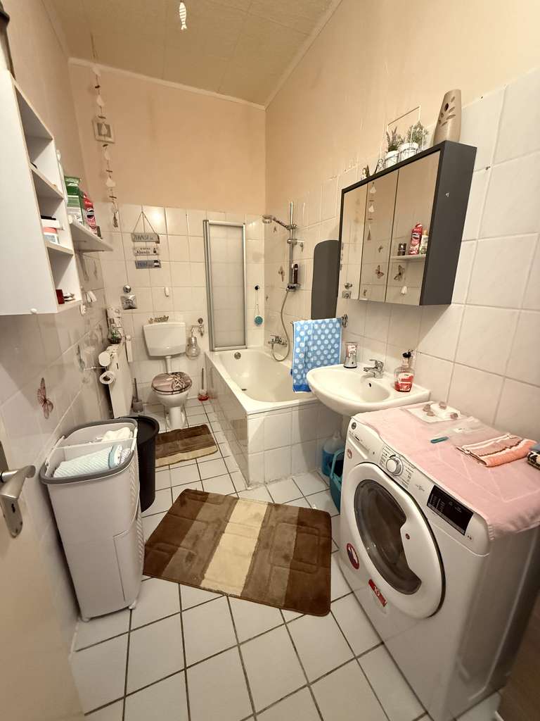 Immobilie in Neustadt an der Weinstraße - 4-Parteien Mehrfamilienhaus mit attraktiver Mietrendite. Zustand: Gepflegt / Teilmodernisiert - Bild 2