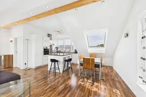 Lichtdurchflutete Dachgeschosswohnung mit sonniger Süd-Loggia in München-Untermenzing – München – Vorschaubild 5