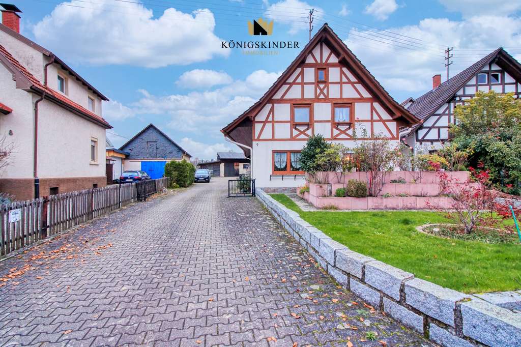 Immobilie in Durbach - Charmantes Zweifamilienhaus mit großzügigem Grundstück - Bild 2