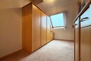 TOP-Preis...die Modernisierung kann starten.
4 Zimmer auf 131 m². Herrliches Grundstück.
Südstadt. – Die vollständige Adresse der Immobilie erhältst du vom Anbieter., 78050 Villingen, Villingen-Schwenningen – Vorschaubild 14