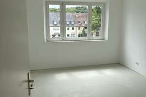 Tageslichtbadezimmer und zentrale Anbindung // 2.OG links – Laagbergstr. 60, 38440 Hohenstein, Wolfsburg – Vorschaubild 4