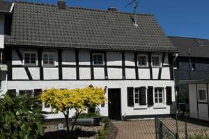 SANKT AUGUSTIN, tolles saniertes Fachwerkhaus mit 3-4 Zimmer, ca. 80 m² Wfl. und ca. 360 m² Süd-GrSt – Die vollständige Adresse der Immobilie erhältst du vom Anbieter., 53757 Sankt Augustin – Vorschaubild 2