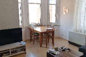 Zentrale 3-Zimmerwohnung mit schöner EBK und kleinem Balkon im 2. Stock