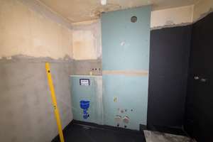 Frisch renoviert in Freimann: Helle 1-Zimmer-Wohnung mit Balkon und Einbauküche – Burmesterstr. 8, 80939 Freimann, München – Vorschaubild 3